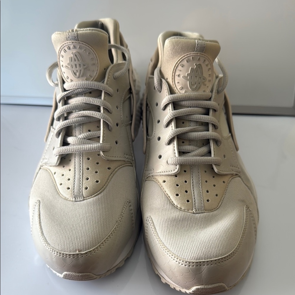 NIKE AIR HUARACHE RUN Bone Athletic 
Breathable Mesh Sneakers WMNS
US Size 9.5